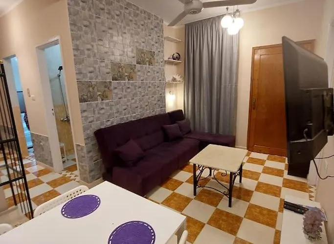 Spacious Coral Flat 2 Bedrooms And 3 Balconies *